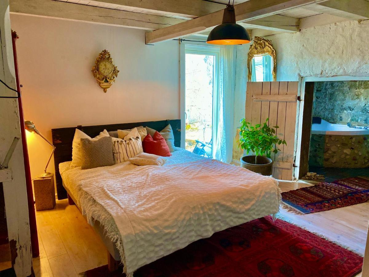 Romantic Spa Villa With Fireplace By The Lake Stjarnsund Exteriör bild