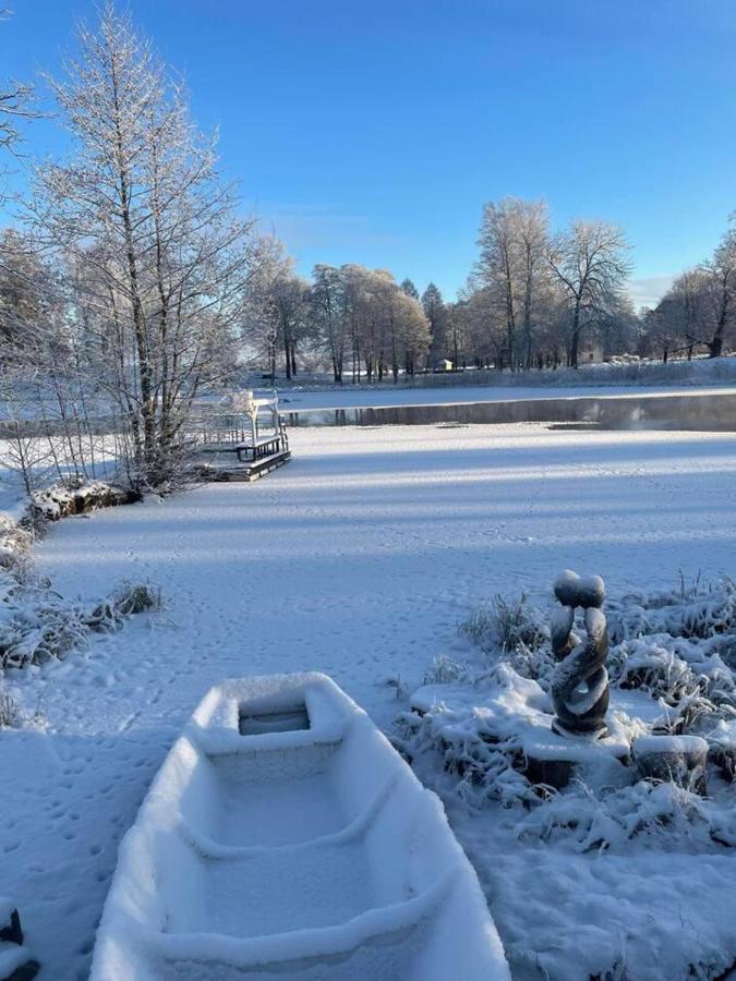 Romantic Spa Villa With Fireplace By The Lake Stjarnsund Exteriör bild