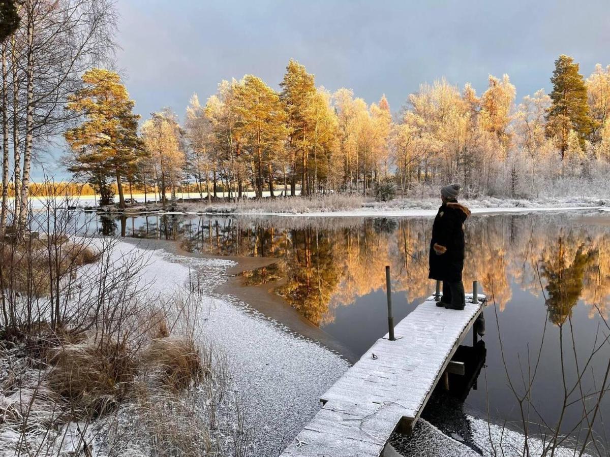 Romantic Spa Villa With Fireplace By The Lake Stjarnsund Exteriör bild